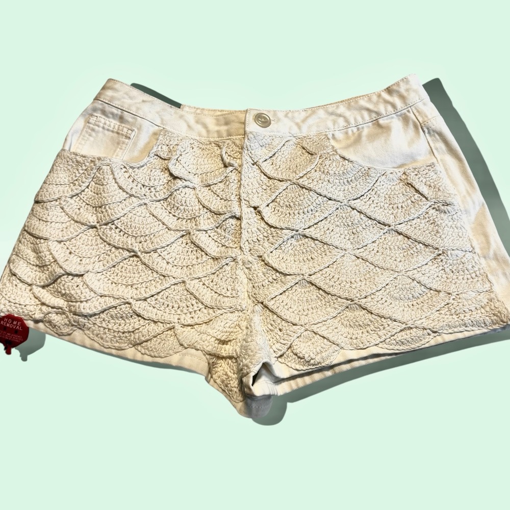 Farm Rio off-white Crochet‎ Scalloped Shorts. NWT